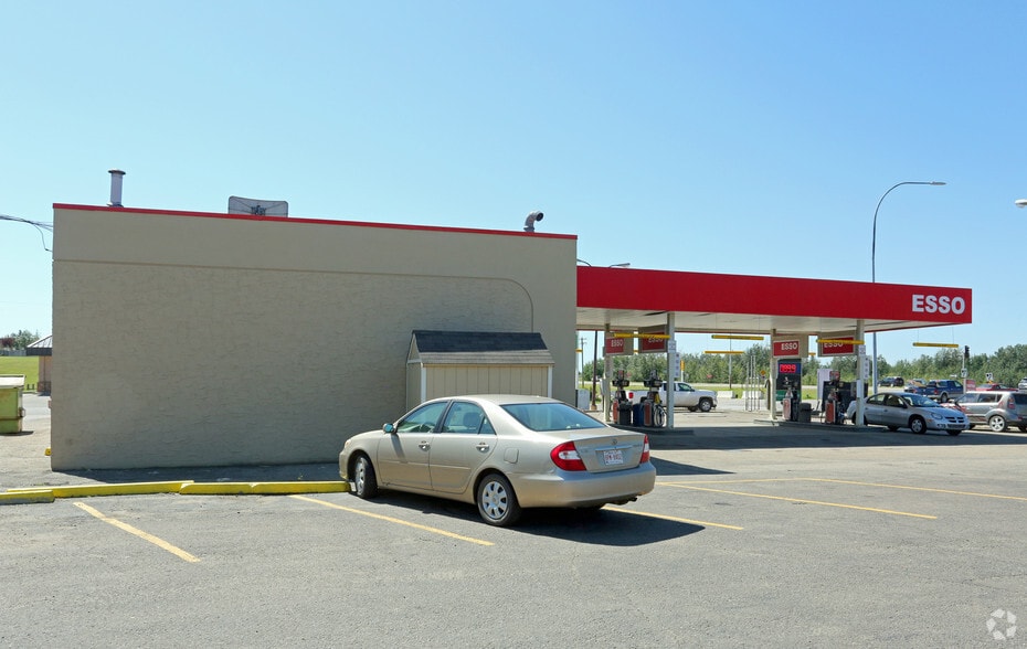 73 Superior St, Devon, AB à vendre - Photo du bâtiment - Image 2 de 4