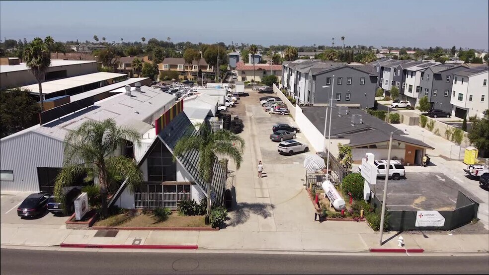 2075 Harbor Blvd, Costa Mesa, CA à vendre - Vidéo sur l’inscription commerciale - Image 2 de 26