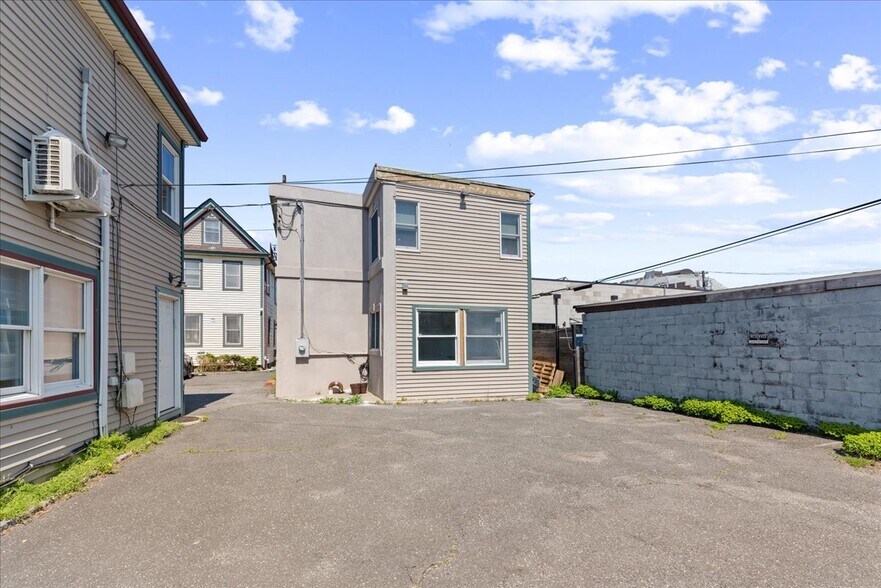 70 Carman Ave, Cedarhurst, NY à louer - Photo du bâtiment - Image 3 de 4