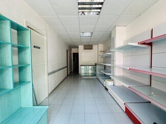 Plus de détails pour Multi-résidentiel à vendre