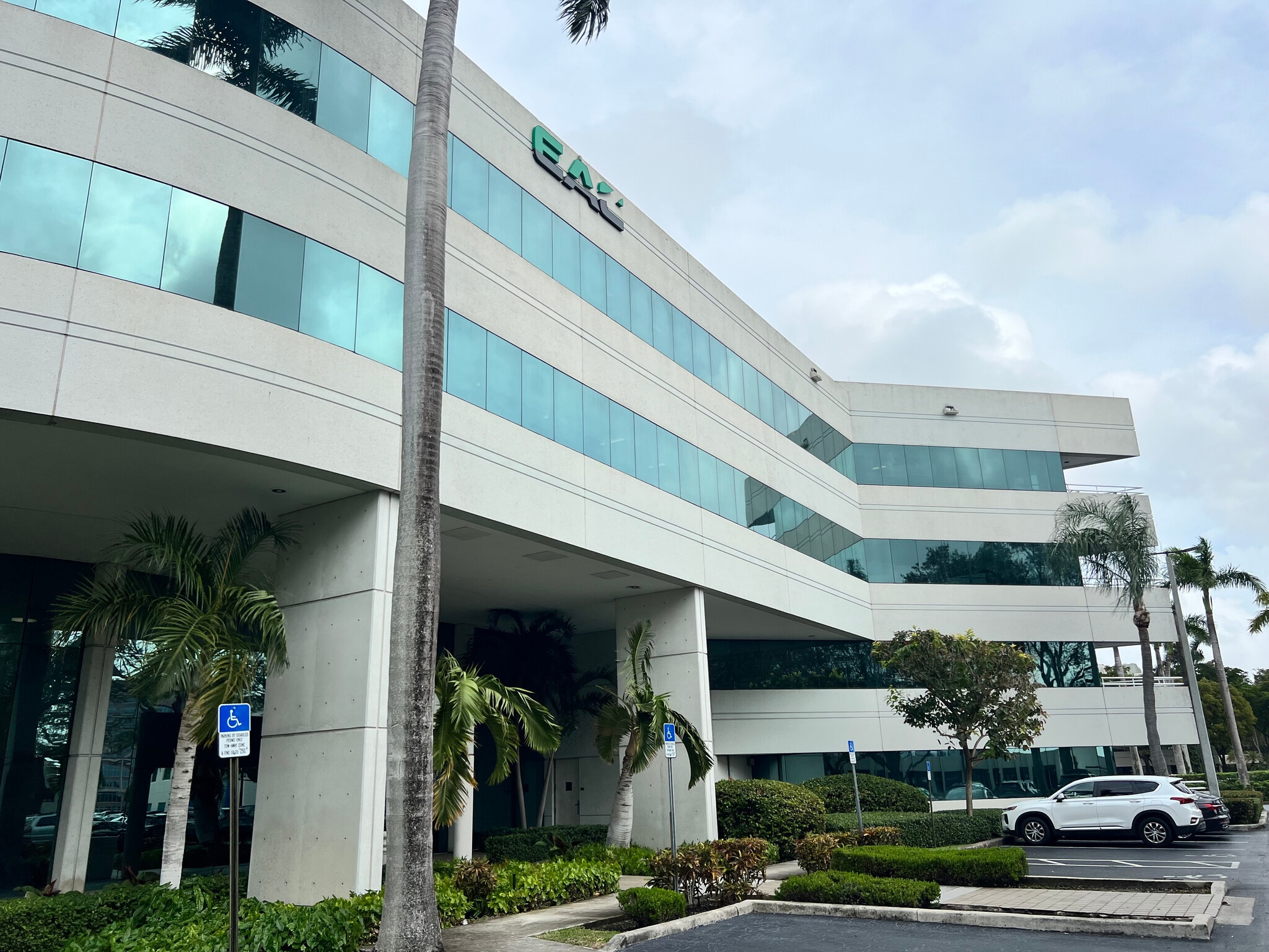 5959 Waterford District Dr, Miami, FL for lease Building Photo- Image 1 of 6