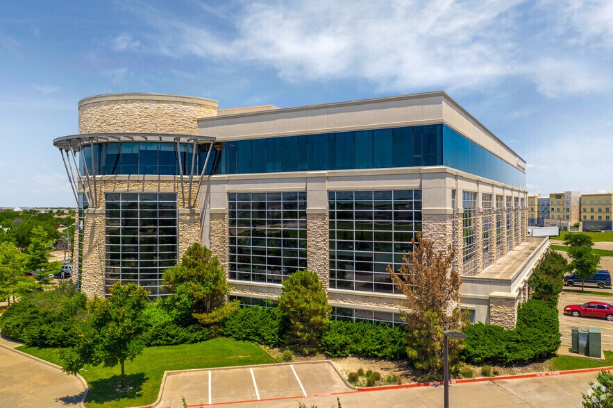 610 Uptown Blvd, Cedar Hill, TX à louer - Photo du bâtiment - Image 3 de 20