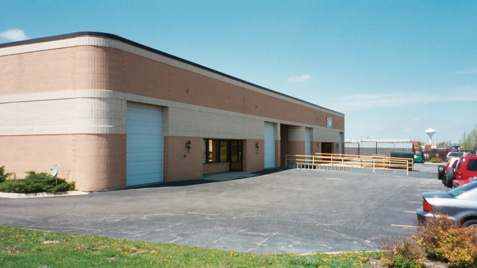 1080-1098 Frances Dr, Streamwood, IL à louer - Photo du bâtiment - Image 3 de 14