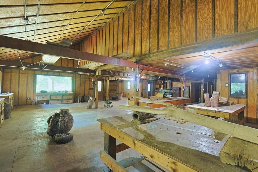 503 Fallen Timber Rd, Smithfield, WV for sale - Interior Photo - Image 3 of 5