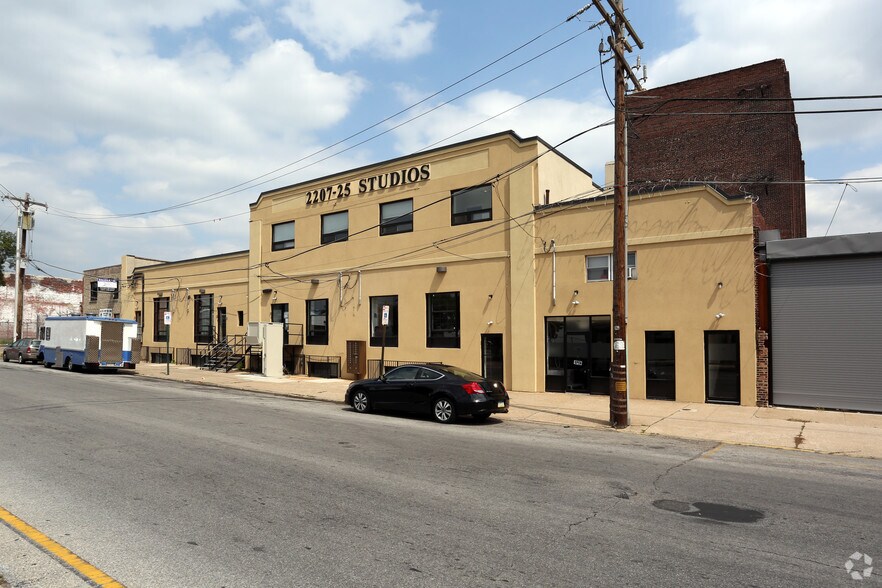 2207-25 N American St, Philadelphia, PA à louer - Photo du bâtiment - Image 1 de 5