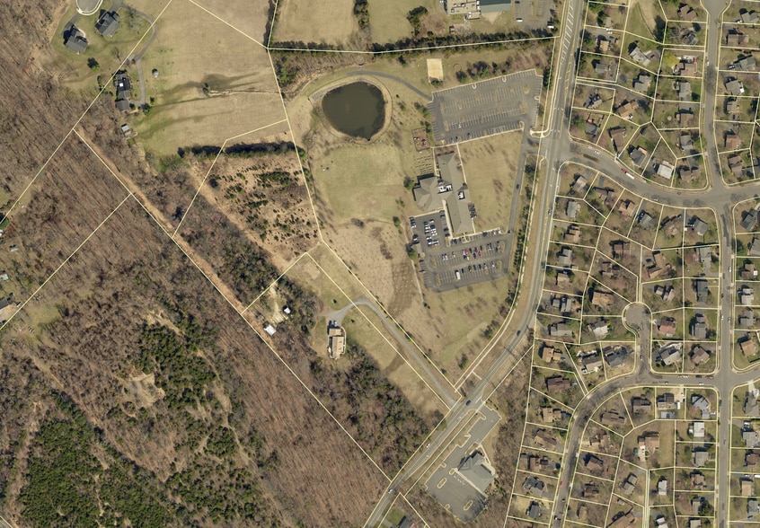 4480 Pleasant Valley Rd, Chantilly, VA for sale - Building Photo - Image 1 of 3