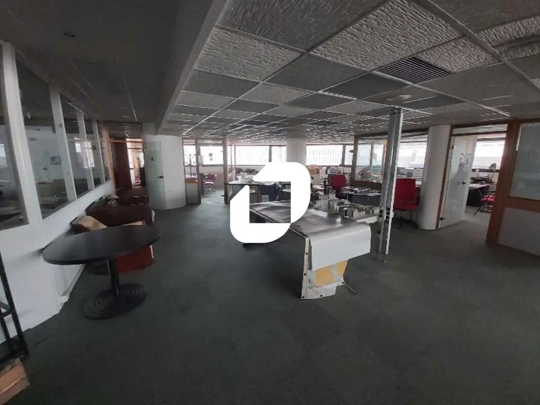 Retail in Bordeaux for lease Interior Photo- Image 1 of 10