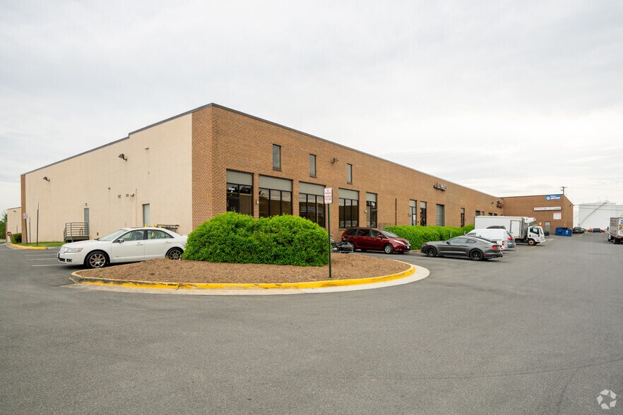 8196 Terminal Rd, Lorton, VA à louer - Photo principale - Image 1 de 21