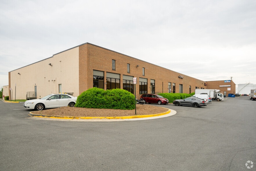 8196 Terminal Rd, Lorton, VA for lease - Primary Photo - Image 1 of 21
