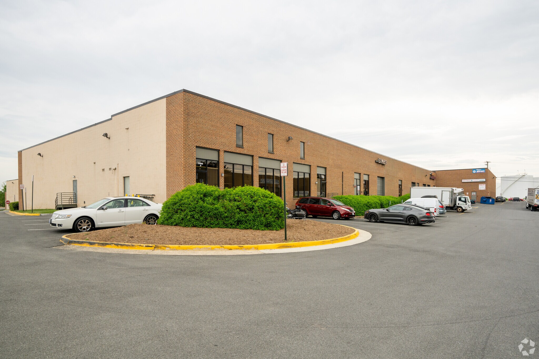 8196 Terminal Rd, Lorton, VA à louer Photo principale- Image 1 de 22