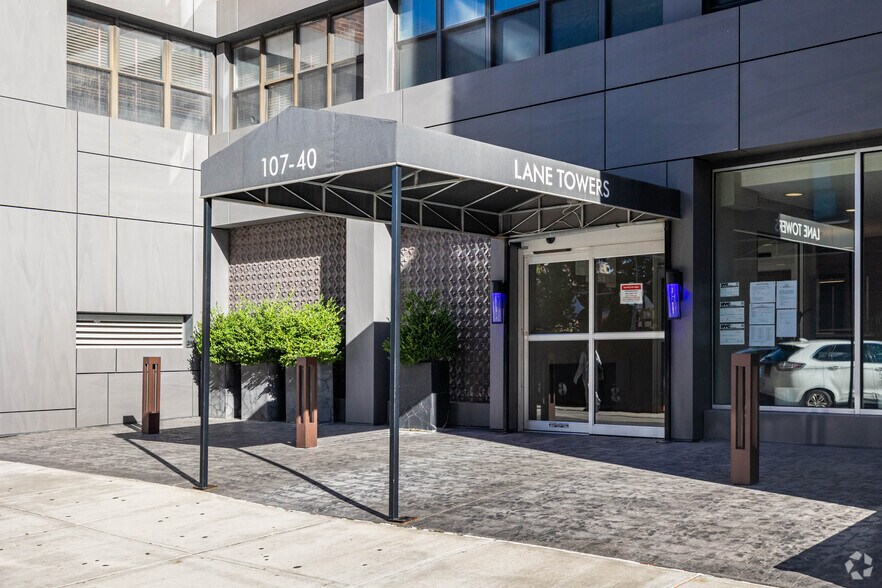 107-40 Queens Blvd, Forest Hills, NY à louer - Photo du bâtiment - Image 3 de 7