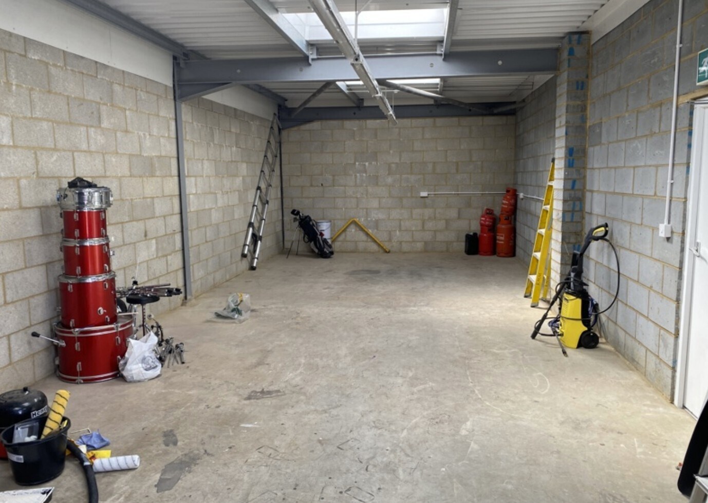2B Stuart Rd, Harrow for lease Interior Photo- Image 1 of 3
