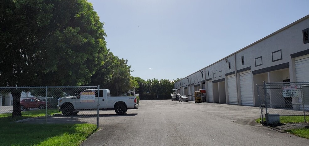14355-14373 SW 139th Ct, Miami, FL for lease - Building Photo - Image 2 of 9