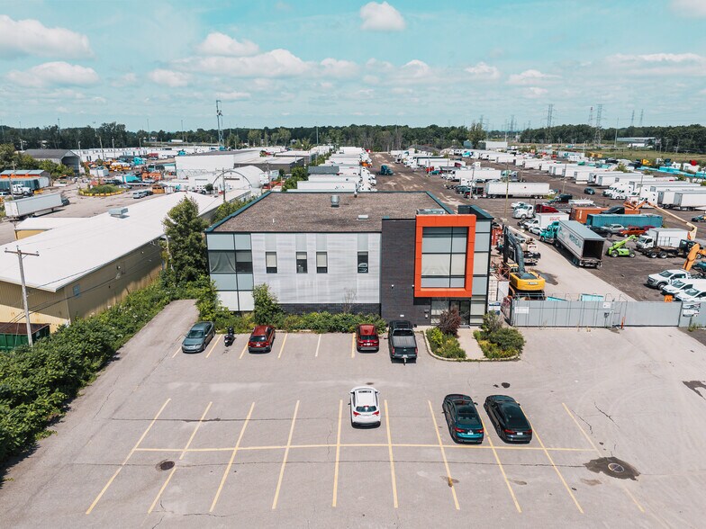 5281 Boul Cléroux, Laval, QC à louer - Photo du bâtiment - Image 2 de 7