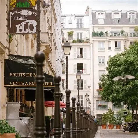 Retail in Paris for sale Building Photo- Image 1 of 2