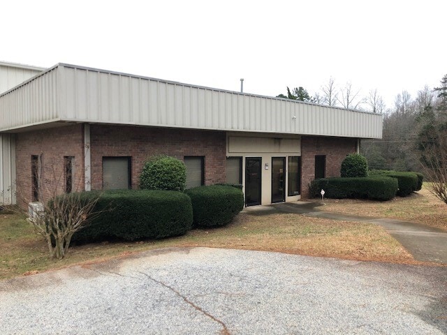 101 Camp Creek Industrial Pky, Cornelia, GA for lease - Building Photo - Image 2 of 25