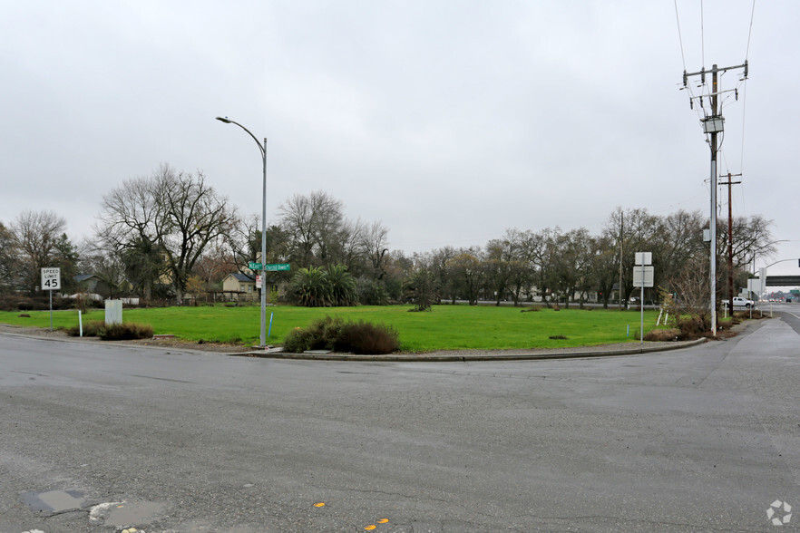 1200 Churchill Downs, Woodland, CA for sale - Primary Photo - Image 1 of 4