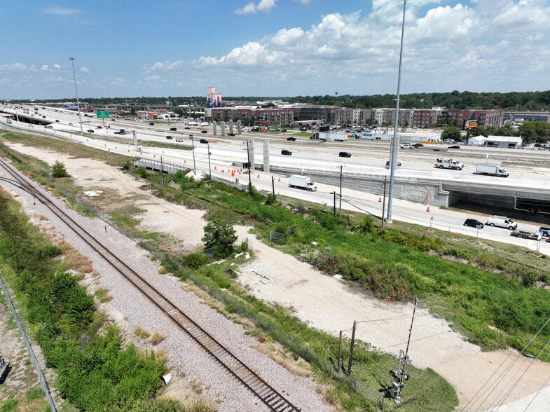 900 W Crosby Rd, Carrollton, TX for lease - Aerial - Image 3 of 3