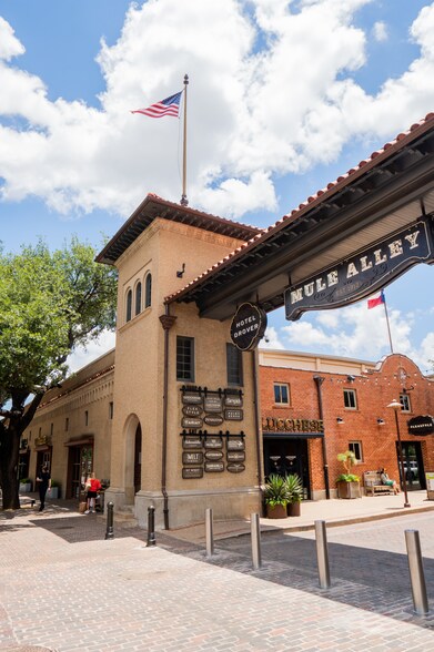 128 E Exchange Ave, Fort Worth, TX à louer - Photo du bâtiment - Image 2 de 23