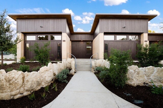 Plus de détails pour 3050 Eisenhauer Rd, San Antonio, TX - Multi-résidentiel à vendre