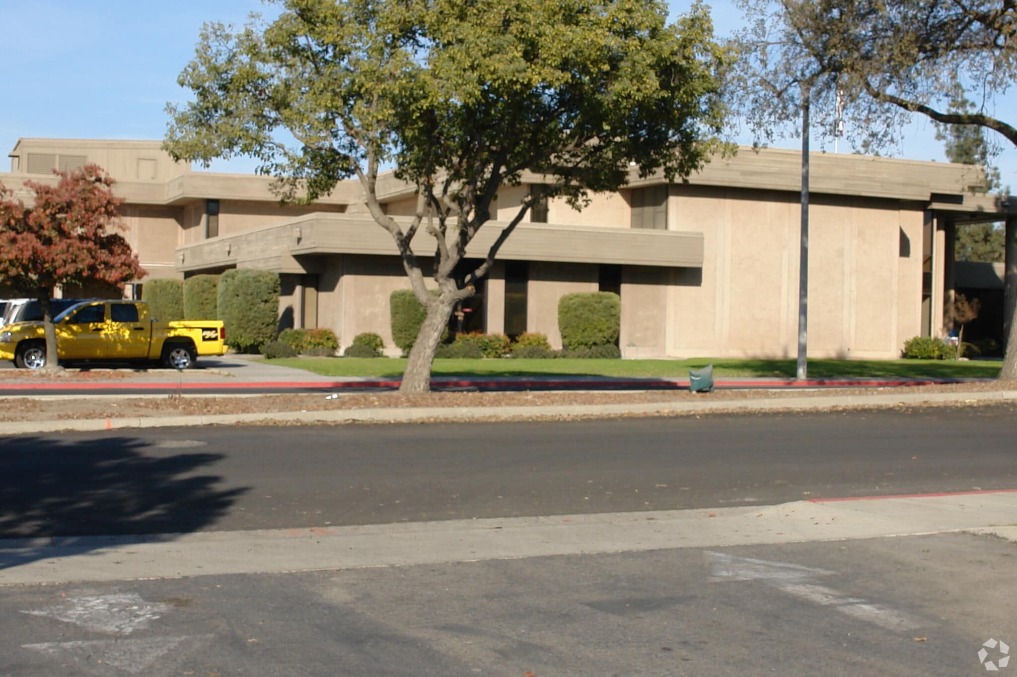 5400 W Hillsdale Ave, Visalia, CA for sale Primary Photo- Image 1 of 4