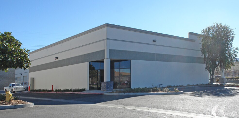 26635 Valley Center Dr, Santa Clarita, CA à louer - Photo du bâtiment - Image 2 de 3