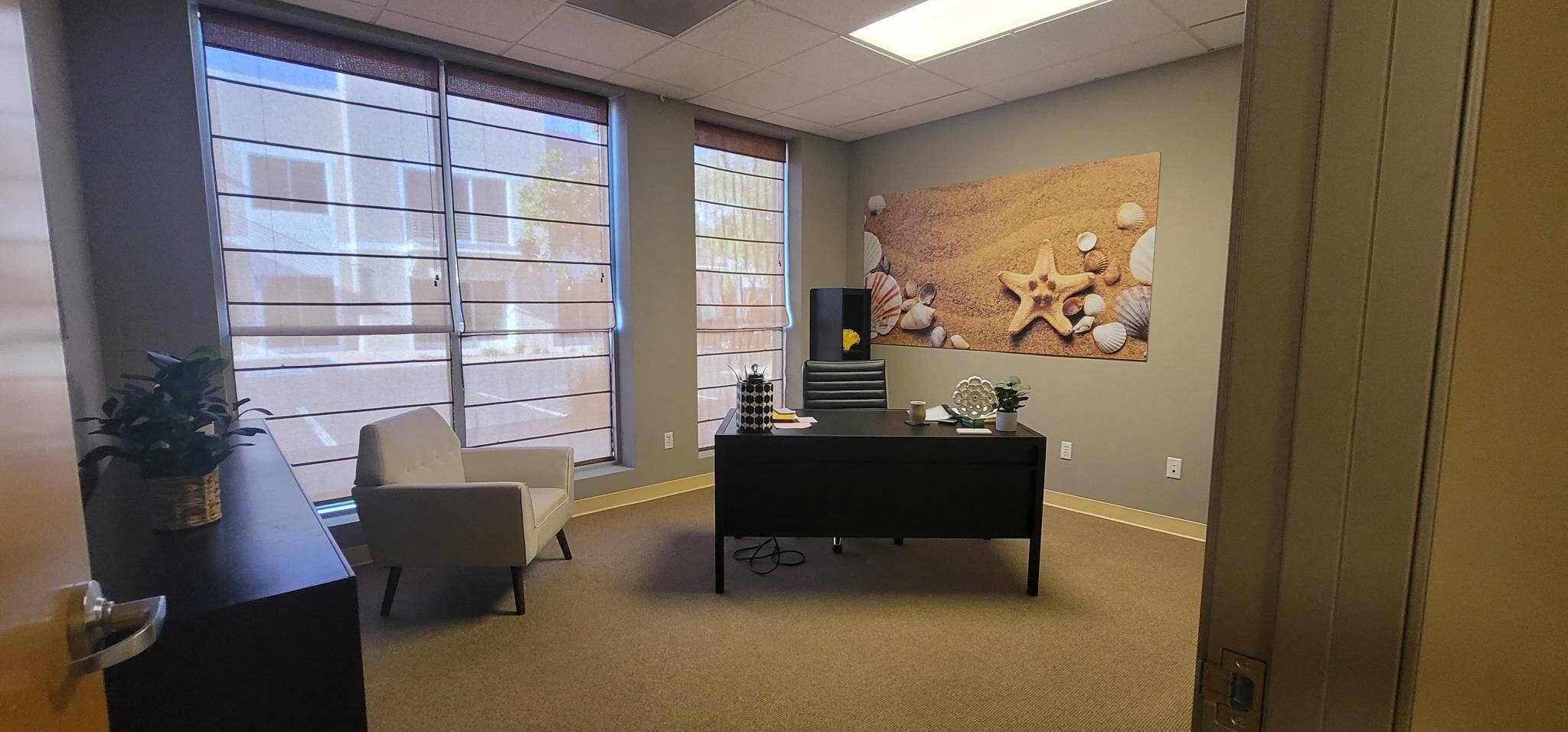 28348 Constellation Rd, Valencia, CA à louer Photo du bâtiment- Image 1 de 1