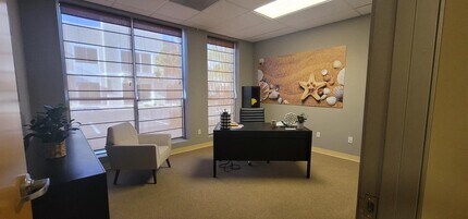 28348 Constellation Rd, Valencia, CA à louer Photo du bâtiment- Image 1 de 1