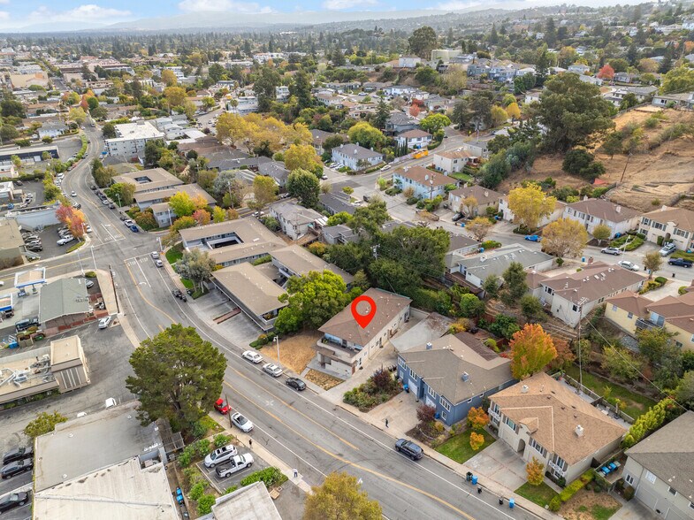 64 Laurel St, San Carlos, CA à vendre - Photo du bâtiment - Image 2 de 6