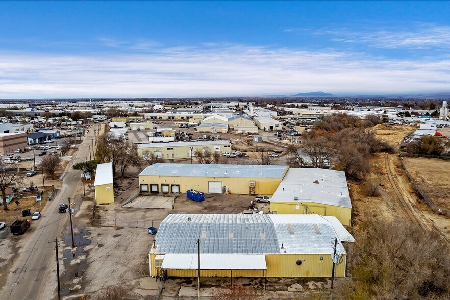 Madison Industrial Complex portefeuille de 3 propriétés à vendre sur LoopNet.ca - Photo du b timent - Image 3 de 12