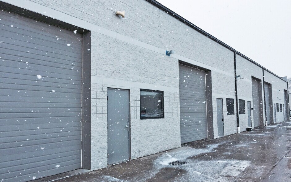 27222 Gloede Dr, Warren, MI for lease - Primary Photo - Image 1 of 4