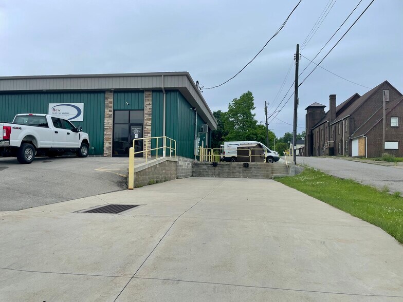 1123 Lee Ave, Farrell, PA à vendre - Photo du bâtiment - Image 3 de 9