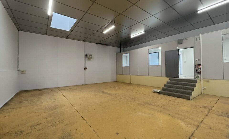 14 Rue Douaumont, Villeurbanne for lease - Interior Photo - Image 2 of 2