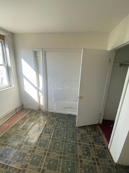 98 Davenport Ave, Newark, NJ for sale - Interior Photo - Image 1 of 1
