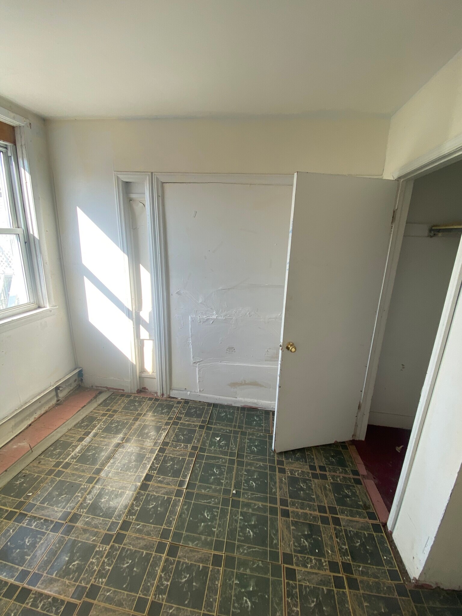 98 Davenport Ave, Newark, NJ for sale Interior Photo- Image 1 of 2