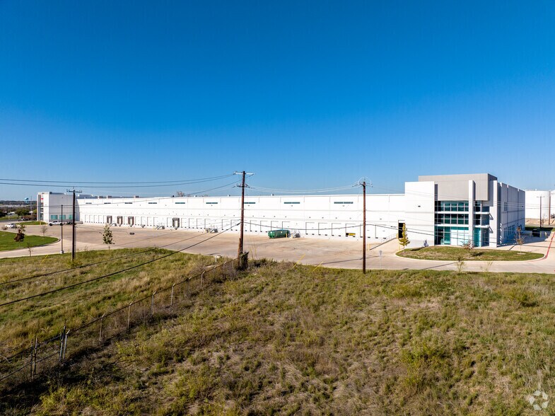 4210 N IH-35, San Antonio, TX à louer - Photo du bâtiment - Image 2 de 3