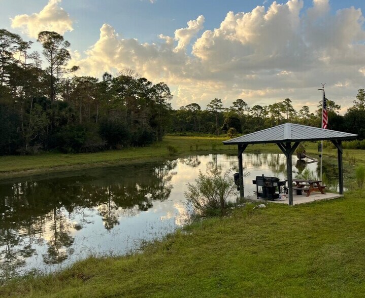 007 Misty Morning Ln, Fort Myers, FL à vendre - Photo du bâtiment - Image 3 de 24