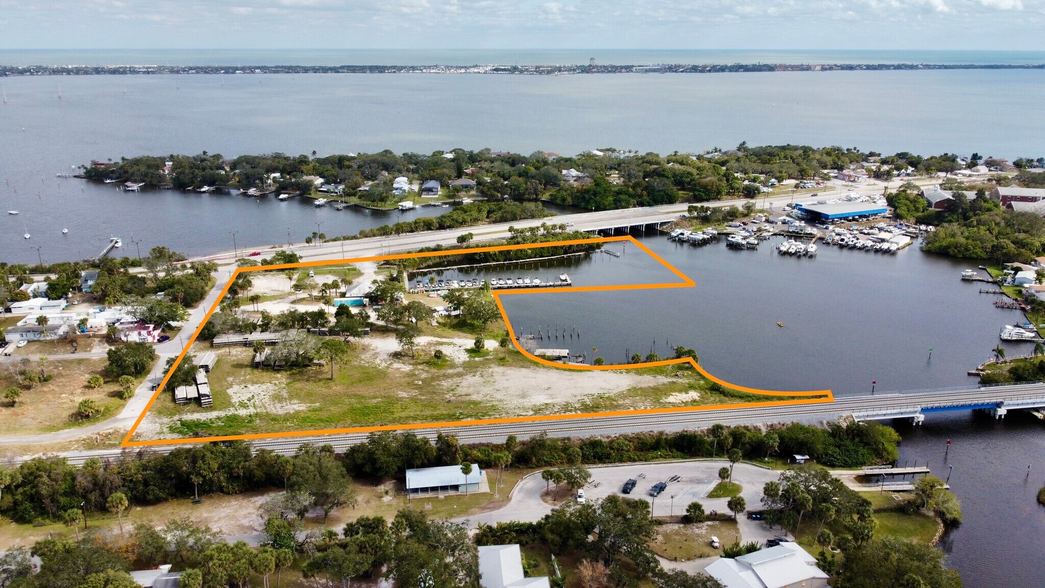 4220 Dixie Hwy NE, Palm Bay, FL à vendre Photo principale- Image 1 de 1