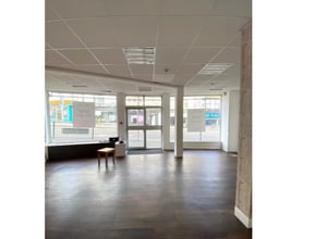 35 The Triangle, Bournemouth for lease Interior Photo- Image 2 of 6