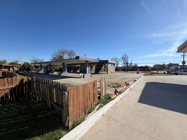 217 E Little York Rd, Houston, TX à vendre - Photo du bâtiment - Image 2 de 4