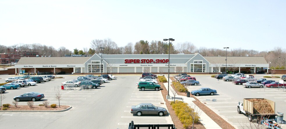 747 Pine St, Bristol, CT à louer - Photo du bâtiment - Image 2 de 7