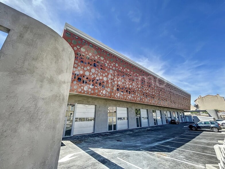 235 Chemin de la Madrague-Ville, Marseille for lease - Building Photo - Image 2 of 3