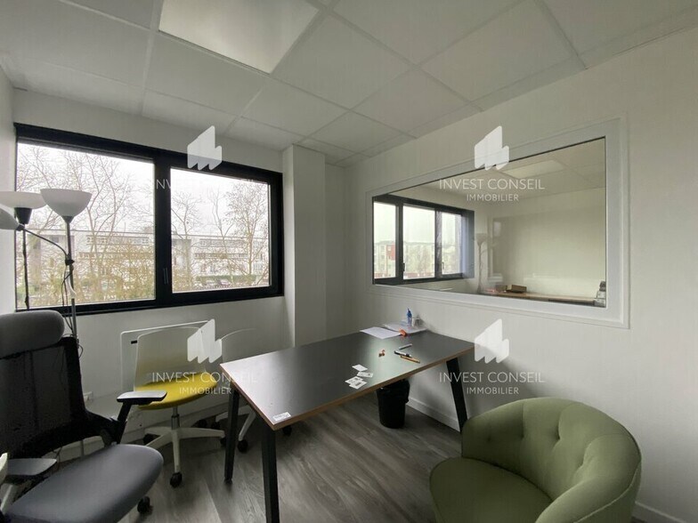 8 Avenue Roland Moreno, Frépillon for lease - Interior Photo - Image 3 of 10