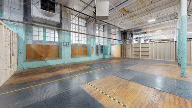 1 Ace St, Fall River, MA à louer Numérisation 3D de Matterport- Image 1 de 8