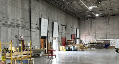 4920-5280 72 Av SE, Calgary, AB à louer Photo intérieure- Image 2 de 6