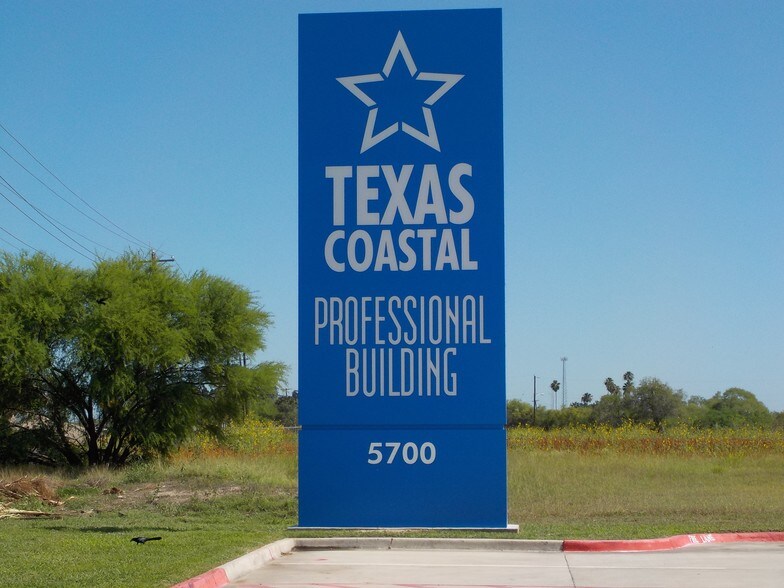 5700 N Exp 77/83, Brownsville, TX à louer - Photo du bâtiment - Image 2 de 121