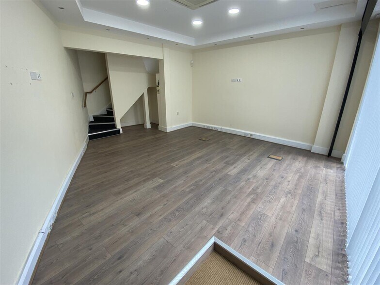121 George Ln, Londres à louer - Photo du bâtiment - Image 3 de 9