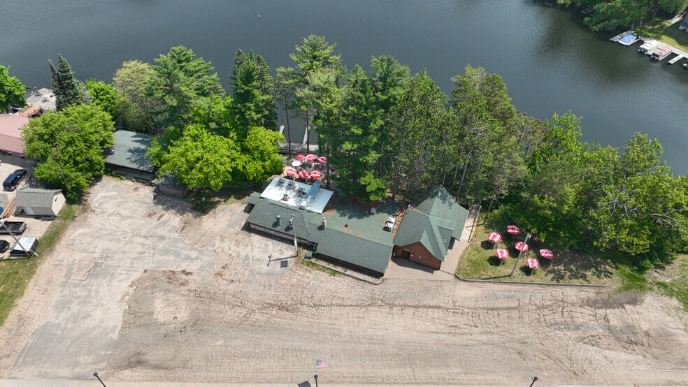 419 N Railroad St, Eagle River, WI à vendre - Photo du bâtiment - Image 3 de 14