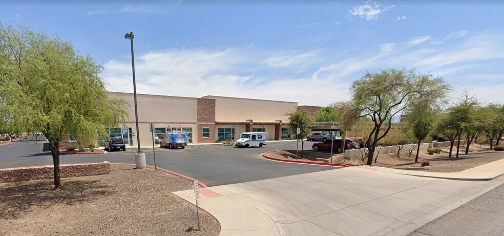 961 N Eliseo C Felix Jr Way, Avondale, AZ à louer - Photo du bâtiment - Image 2 de 10