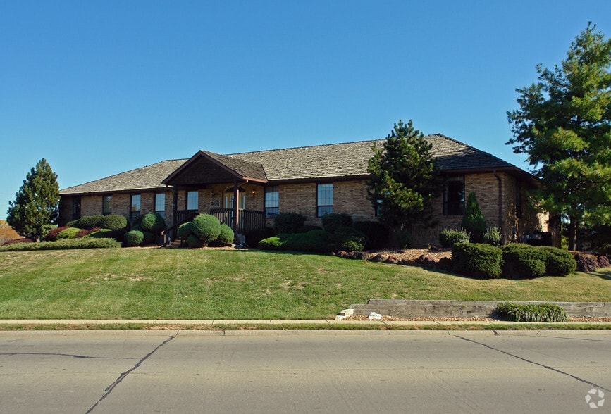 8 Eagle Center, O'Fallon, IL for lease - Building Photo - Image 2 of 4